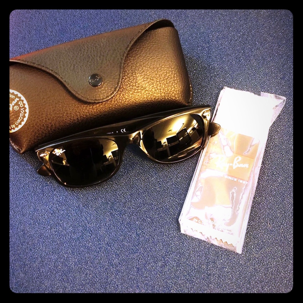 Ray-Ban “New Wayfair” Style Unworn